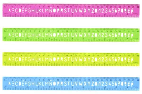 Regla 30Cm X1 Con Letras Plastico Color