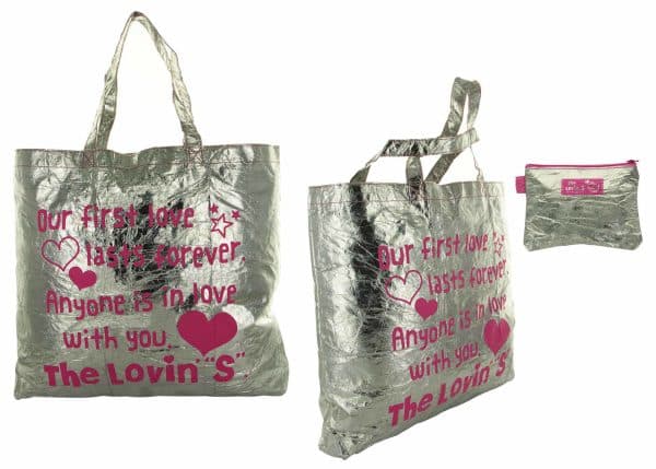 Bolsa Pvc Metalizada Plateado 42X35.5X6Cm C/Monedero 10.5X14Cm